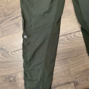 Lululemon Cropped Joggers